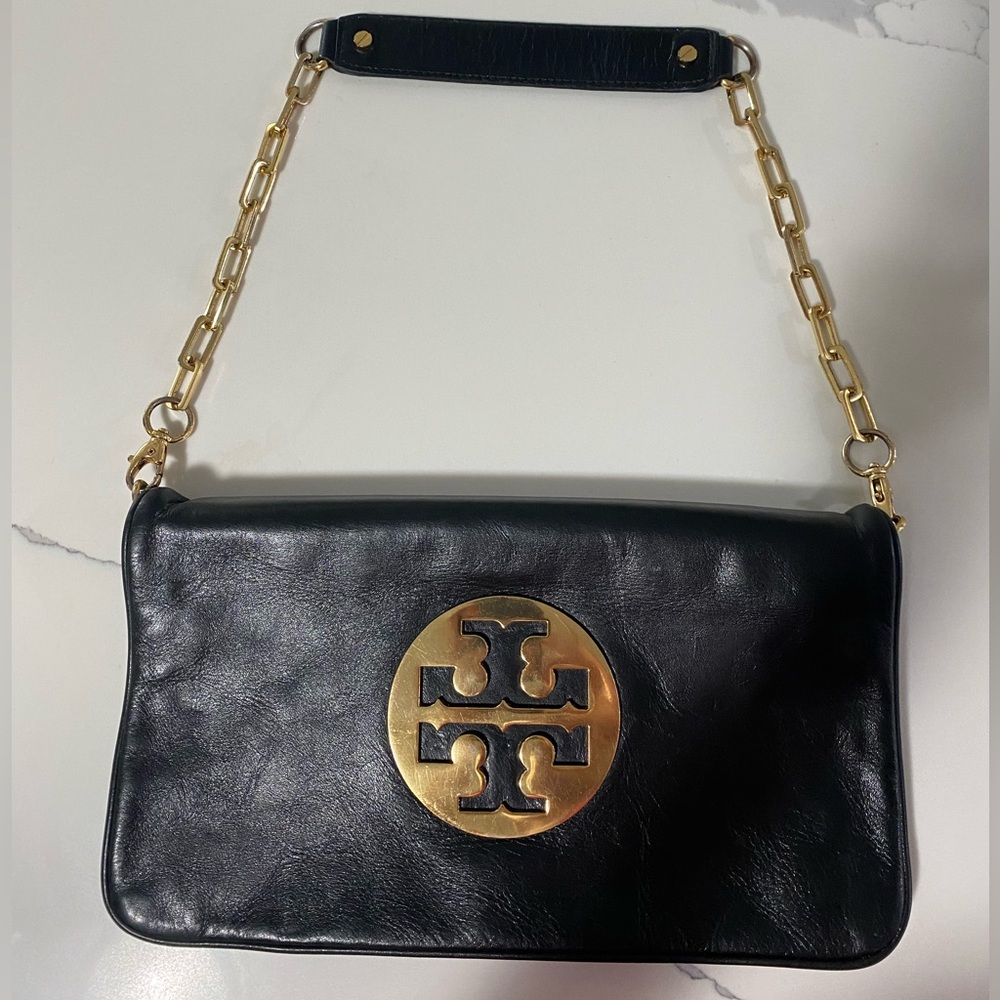 TORY BURCH REVA CLUTCH, Gold Medallion